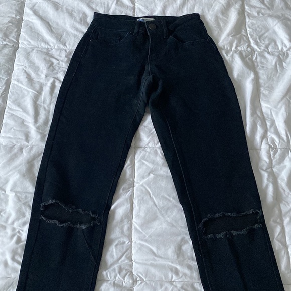 ⭐️3/20$ - Black Distressed Jeans - Picture 2 of 6